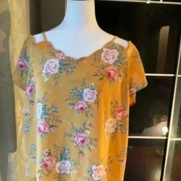 💥💥2/30$ beautiful off shoulder top. Back to school - Picture 2 of 4